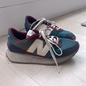 New Balance 237 women’s sneakers